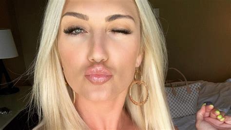 Brooke Hogan flaunts figure in stunning swimsuit post